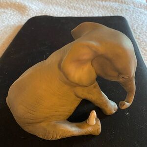 Franklin Mint  Elephant w Lil Mouse Porcelain Figurine